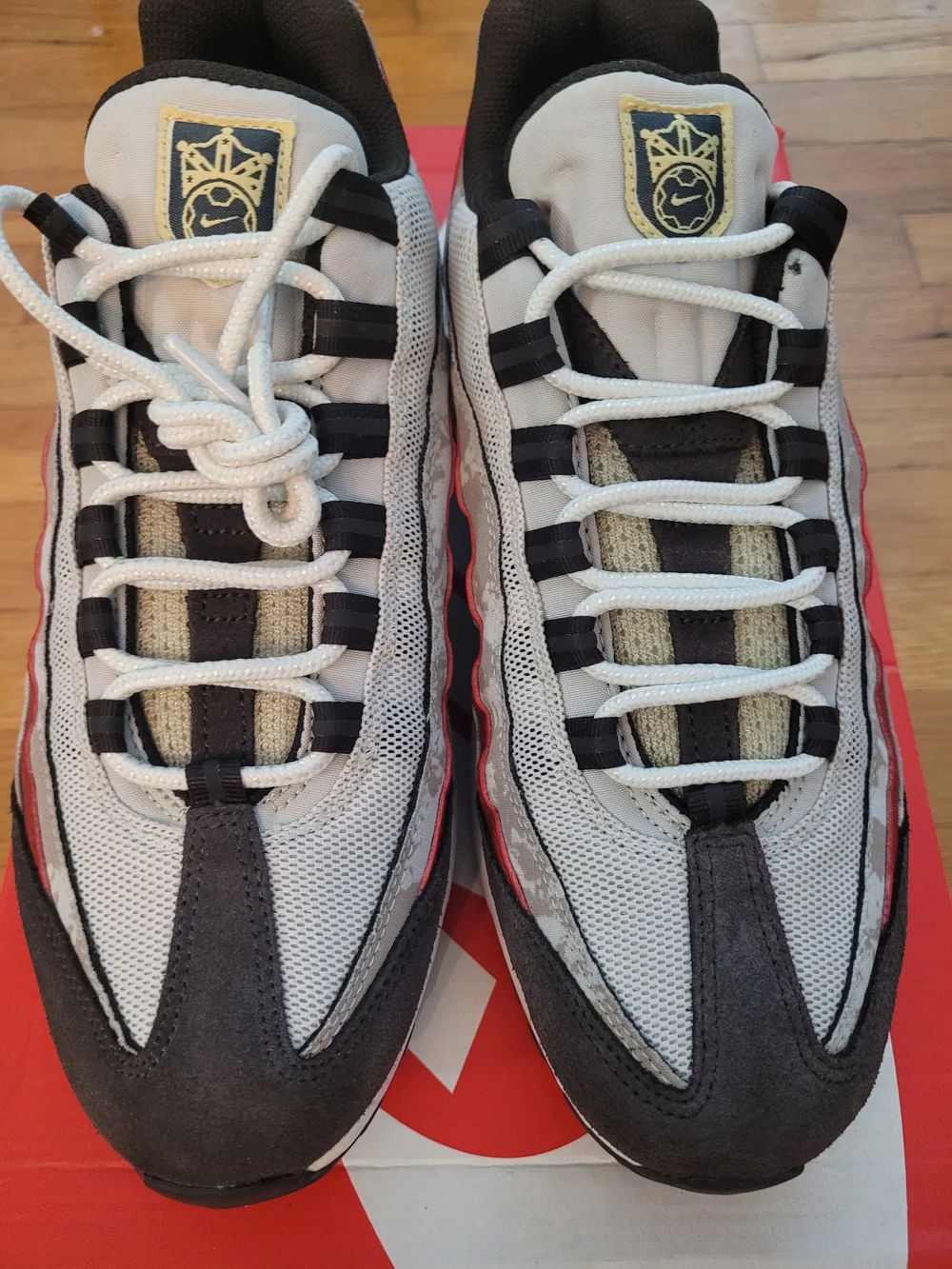 Nike Men's Air Max 95 SE Size 8.5 Display Item Left Shoe Little Discoloration